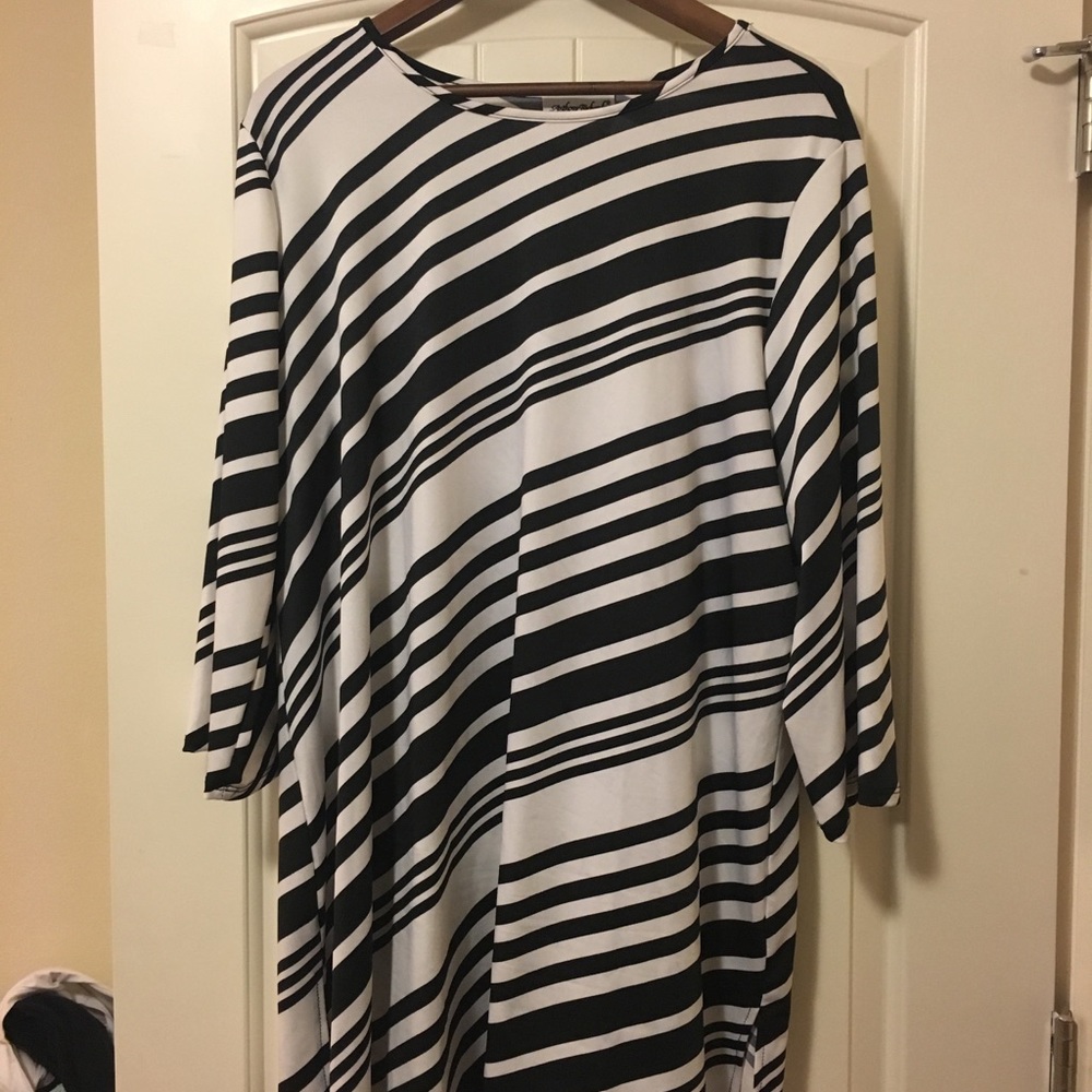 Anthoy Richards black & white stripe tunic size 1x